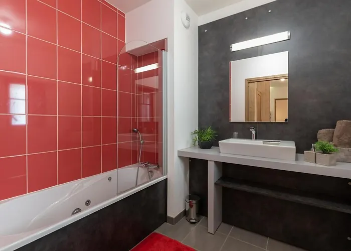 Superbe Pour 6 Avec Terrasse, Jardin Prive, Wi-fi Gratuit Et Parkings - Saint-lary Centre - Fr-1-296-320