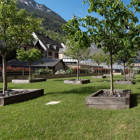 Apartment Superbe Pour 6 Avec Terrasse, Jardin Prive, Wi-fi Gratuit Et Parkings - Saint-lary Centre - Fr-1-296-320 *